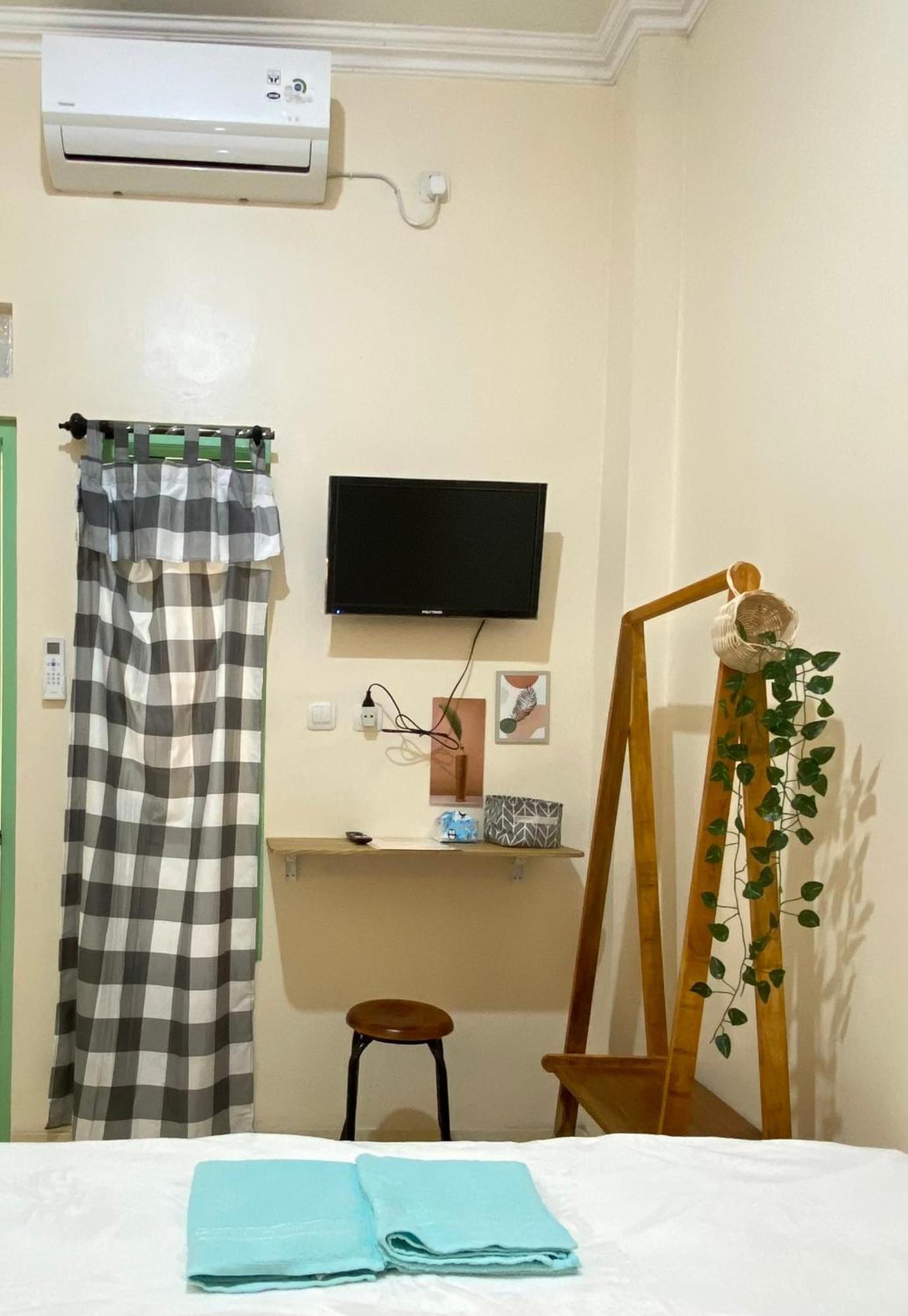 Et Malio Stay & Travel Malioboro Pusat Kota Yogyakarta Exterior photo